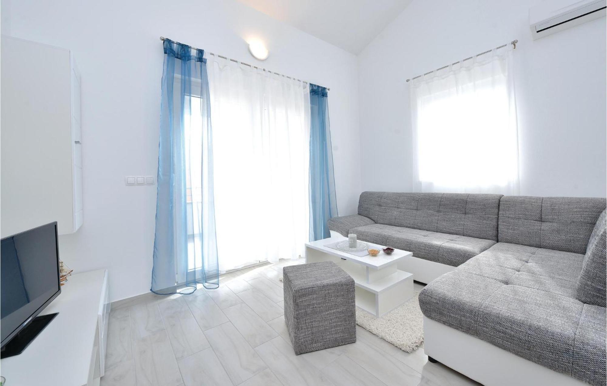 Nice Apartment In Vrsi-Mulo With Wifi Exteriör bild