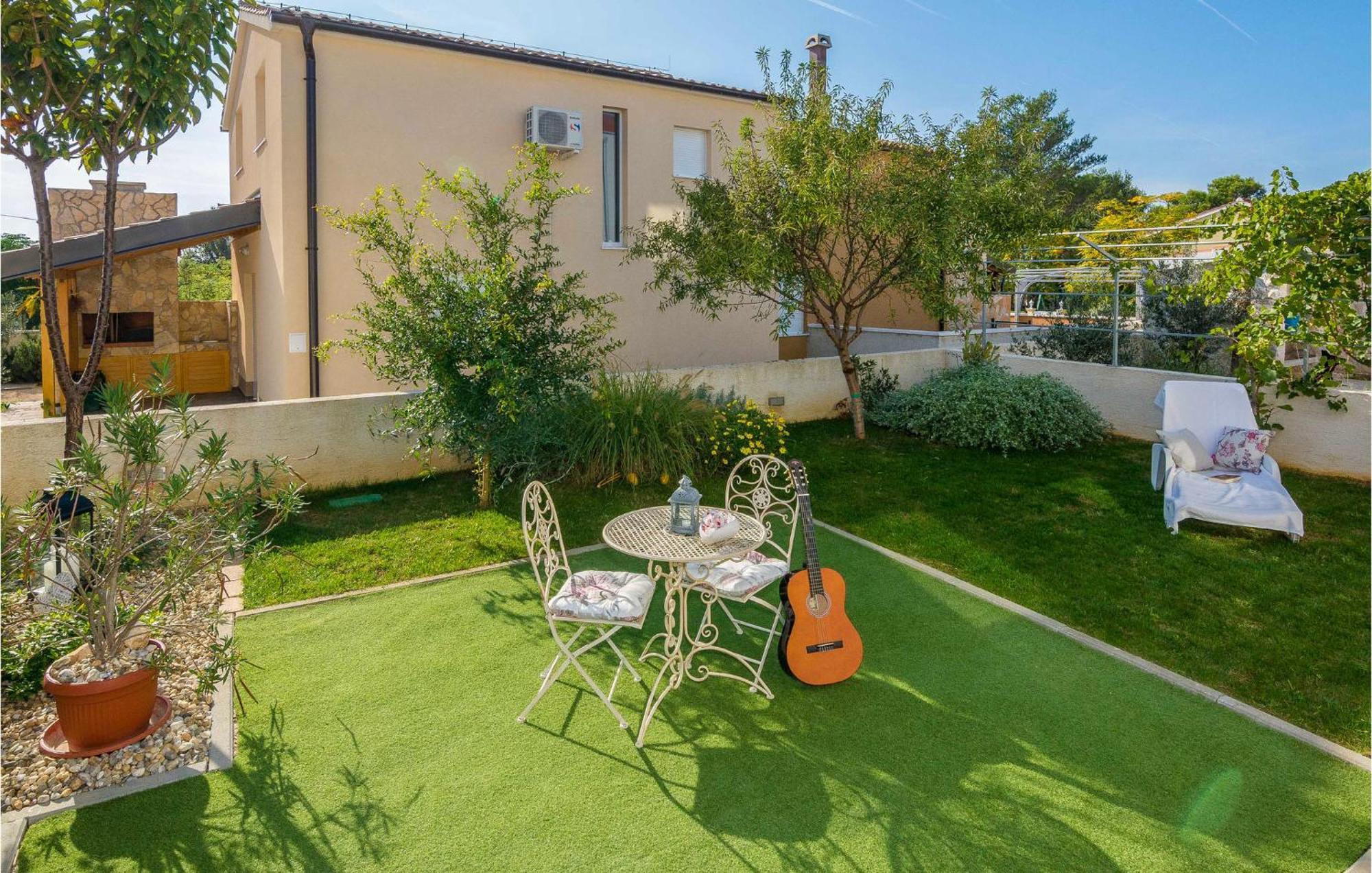 Nice Apartment In Vrsi-Mulo With Wifi Exteriör bild
