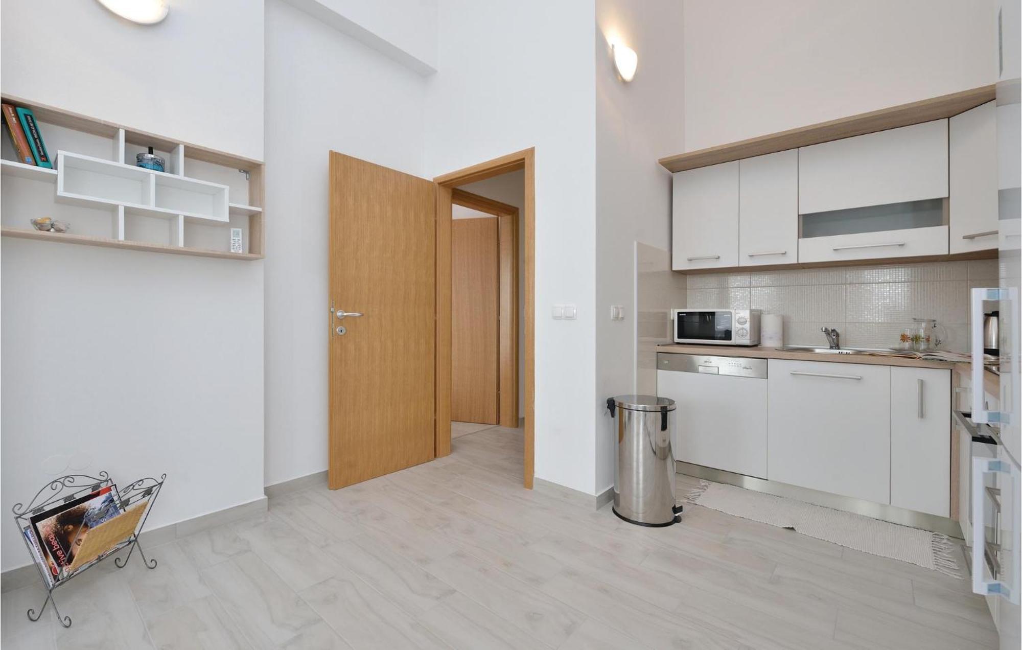 Nice Apartment In Vrsi-Mulo With Wifi Exteriör bild